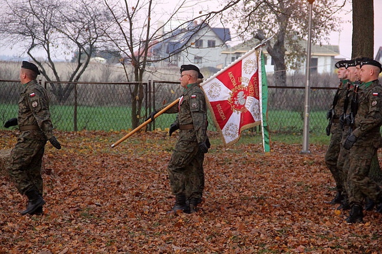 Pod znakiem biało-czerwonej wstążeczki