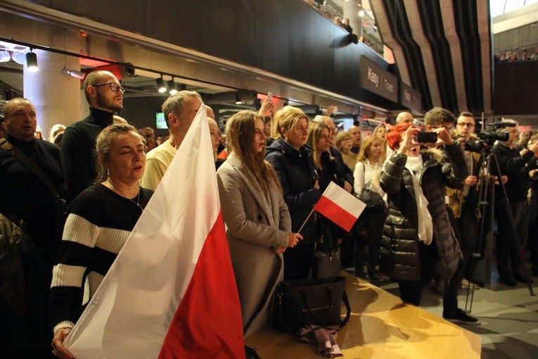 Akcja "Niepodległa do hymnu" w Muzeum II Wojny Światowej.