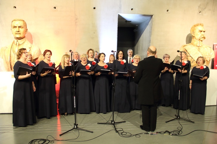 Akcja "Niepodległa do hymnu" w Muzeum II Wojny Światowej.