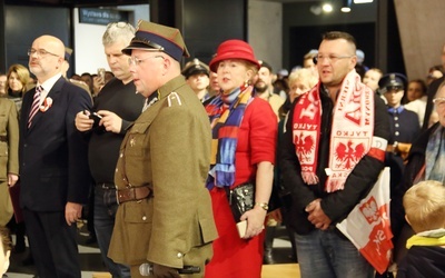 Akcja "Niepodległa do hymnu" w Muzeum II Wojny Światowej.