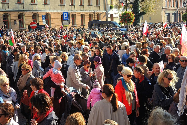 Bielszczanie odśpiewali hymn na placu Ratuszowym