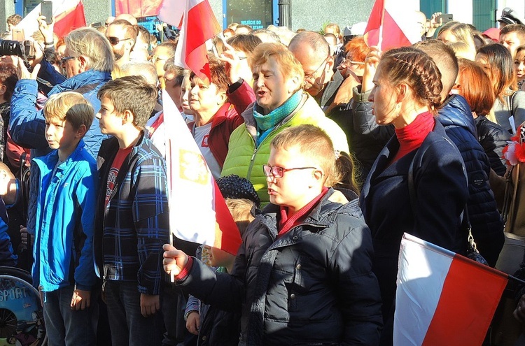 Bielszczanie odśpiewali hymn na placu Ratuszowym