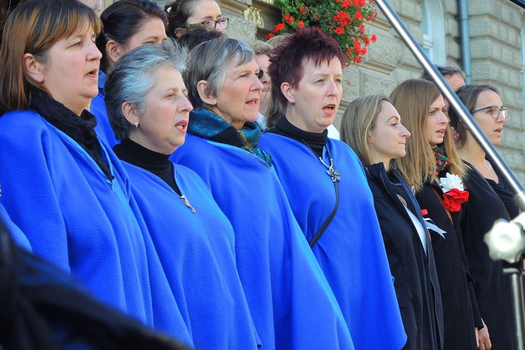 Bielszczanie odśpiewali hymn na placu Ratuszowym