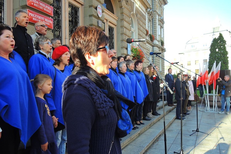 Bielszczanie odśpiewali hymn na placu Ratuszowym