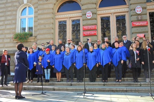 Bielszczanie odśpiewali hymn na placu Ratuszowym