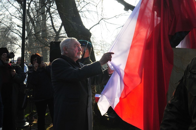 Odsłonięcie popiersi ojców niepodległości