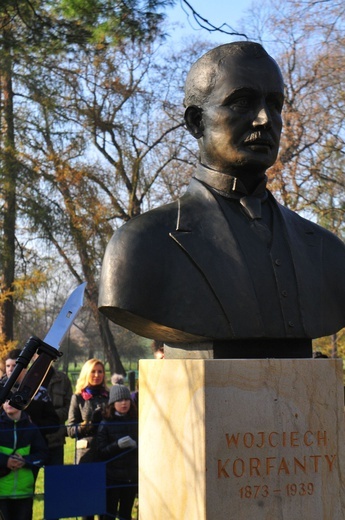 Odsłonięcie popiersi ojców niepodległości