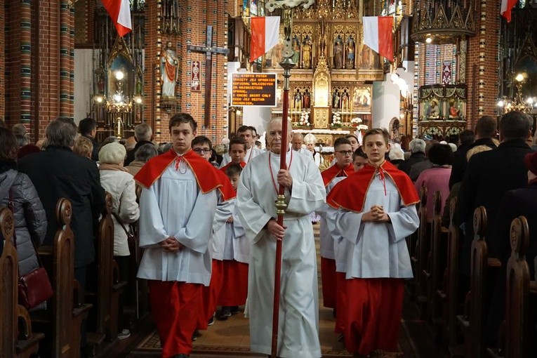 Obchody 100. rocznicy odzyskania niepodległości przez Polskę w Wałbrzychu cz. 01