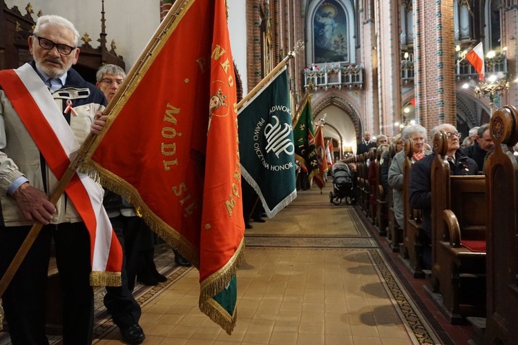 Obchody 100. rocznicy odzyskania niepodległości przez Polskę w Wałbrzychu cz. 01