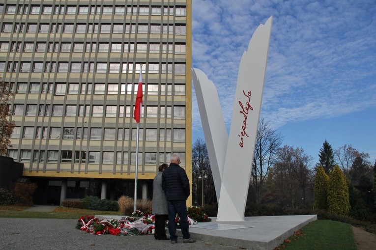 Pomniki niepodległości Polski w Tychach i Mszanie