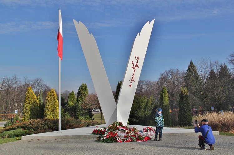 Pomniki niepodległości Polski w Tychach i Mszanie