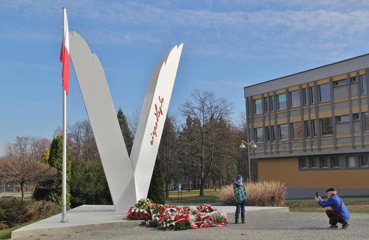 Pomniki niepodległości Polski w Tychach i Mszanie