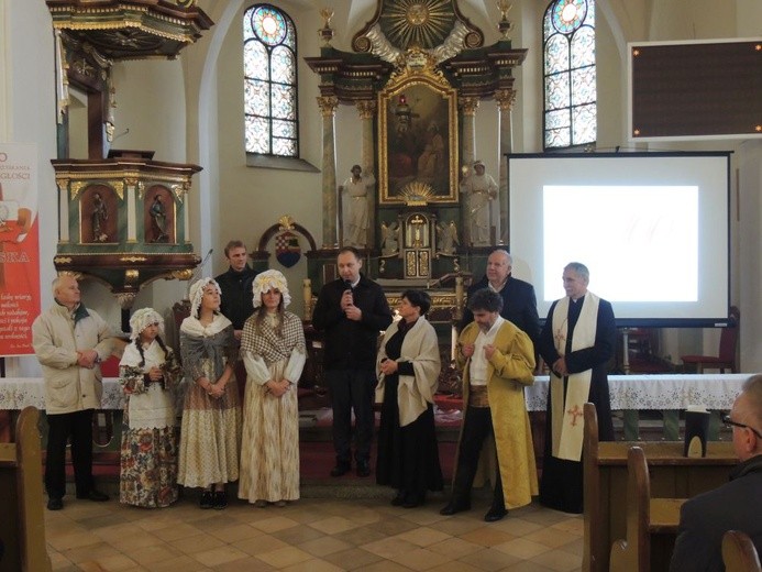 Msza św. za ojczyznę i przedstawienie w Boguszowie-Gorcach
