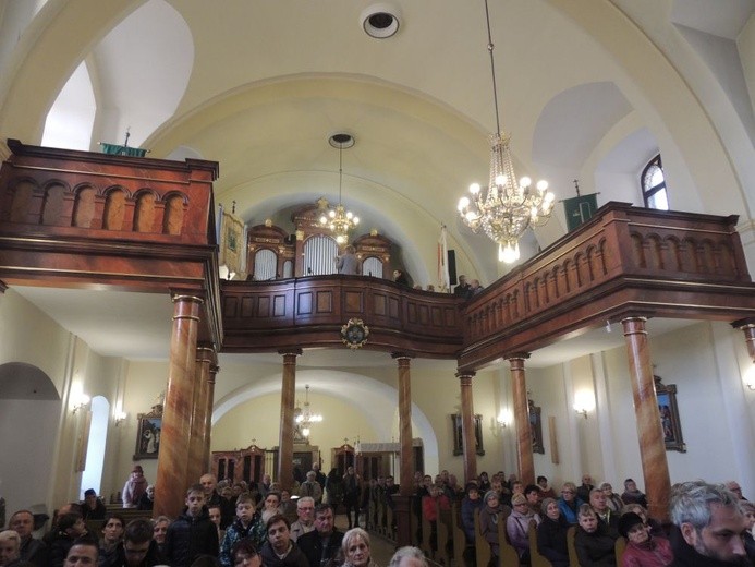 Msza św. za ojczyznę i przedstawienie w Boguszowie-Gorcach