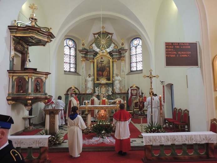 Msza św. za ojczyznę i przedstawienie w Boguszowie-Gorcach