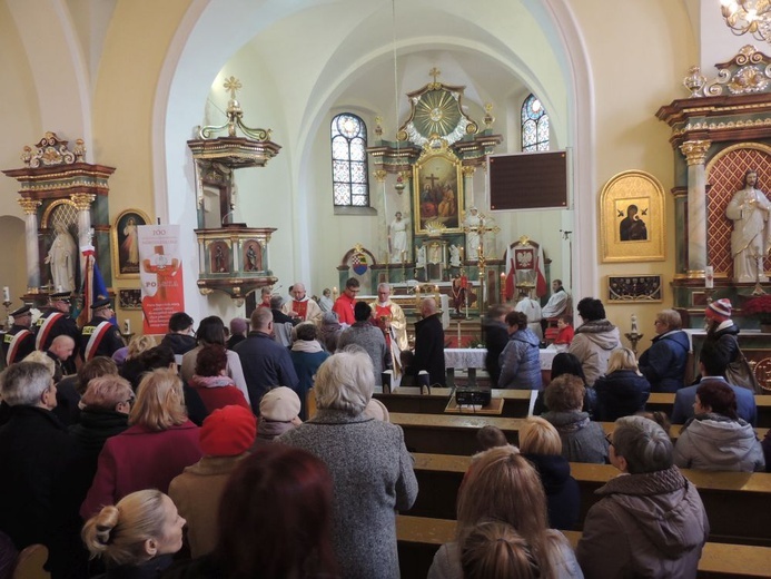 Msza św. za ojczyznę i przedstawienie w Boguszowie-Gorcach