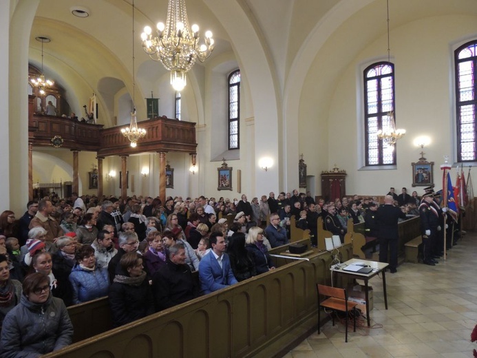 Msza św. za ojczyznę i przedstawienie w Boguszowie-Gorcach