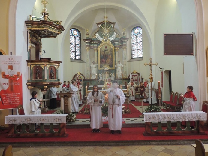 Msza św. za ojczyznę i przedstawienie w Boguszowie-Gorcach