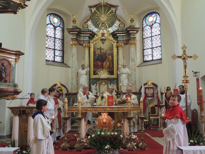 Msza św. za ojczyznę i przedstawienie w Boguszowie-Gorcach