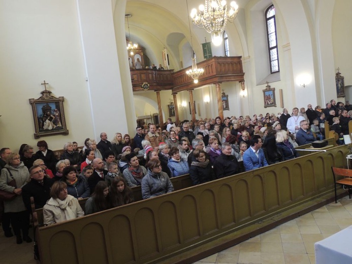 Msza św. za ojczyznę i przedstawienie w Boguszowie-Gorcach