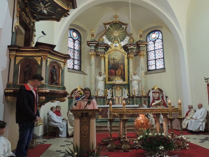 Msza św. za ojczyznę i przedstawienie w Boguszowie-Gorcach