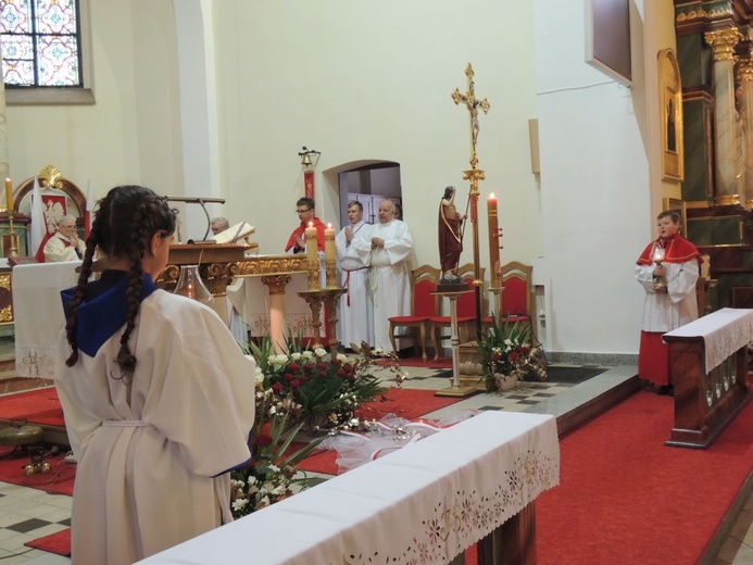 Msza św. za ojczyznę i przedstawienie w Boguszowie-Gorcach