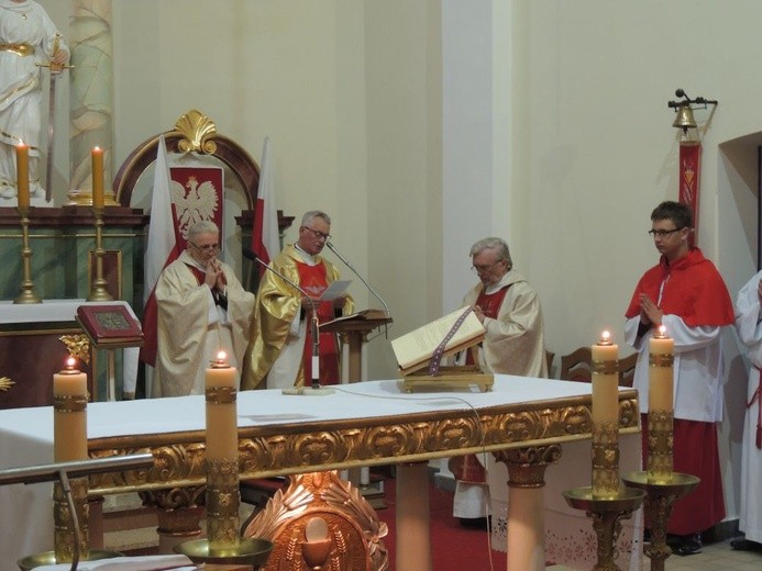 Msza św. za ojczyznę i przedstawienie w Boguszowie-Gorcach
