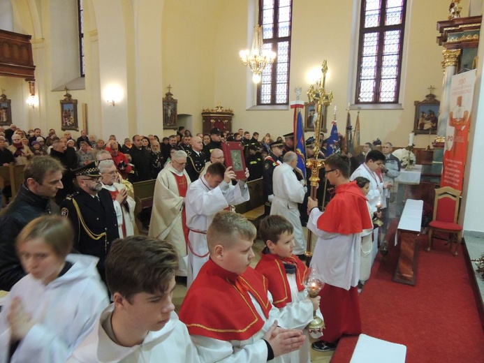 Msza św. za ojczyznę i przedstawienie w Boguszowie-Gorcach