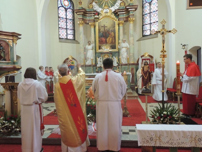 Msza św. za ojczyznę i przedstawienie w Boguszowie-Gorcach