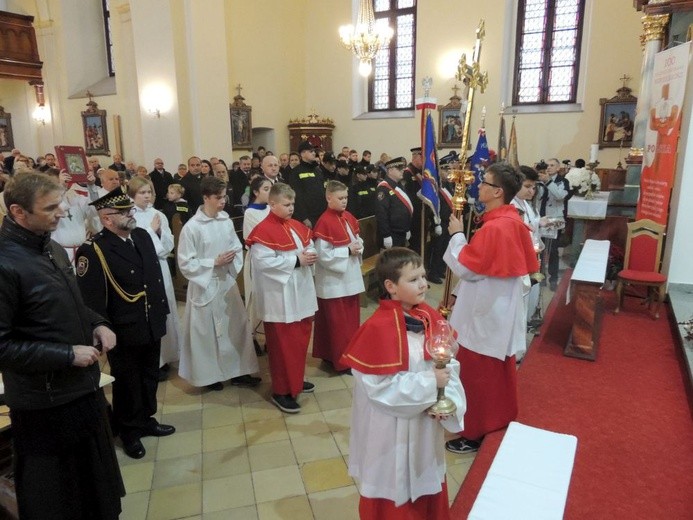 Msza św. za ojczyznę i przedstawienie w Boguszowie-Gorcach