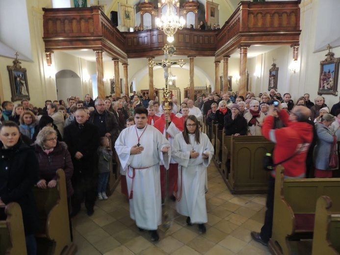 Msza św. za ojczyznę i przedstawienie w Boguszowie-Gorcach