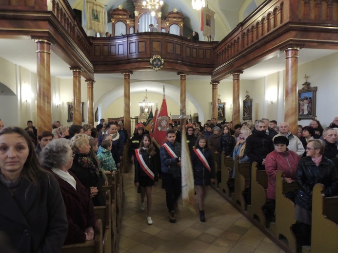 Msza św. za ojczyznę i przedstawienie w Boguszowie-Gorcach