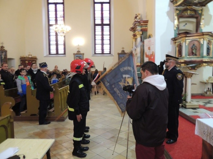 Msza św. za ojczyznę i przedstawienie w Boguszowie-Gorcach