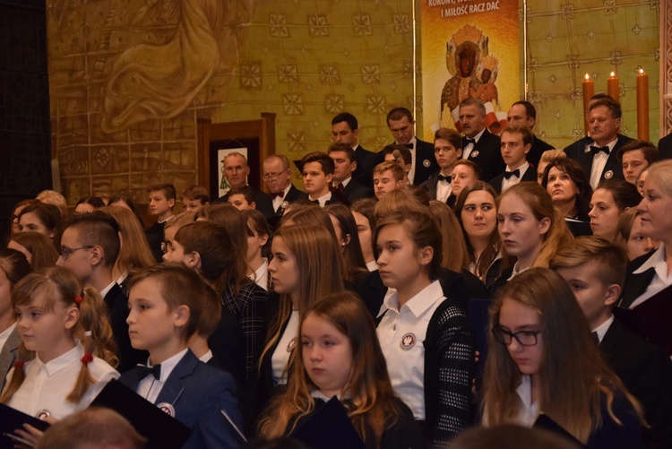 Eucharystia i koncert podczas obchodów święta niepodległości w Sochaczewie