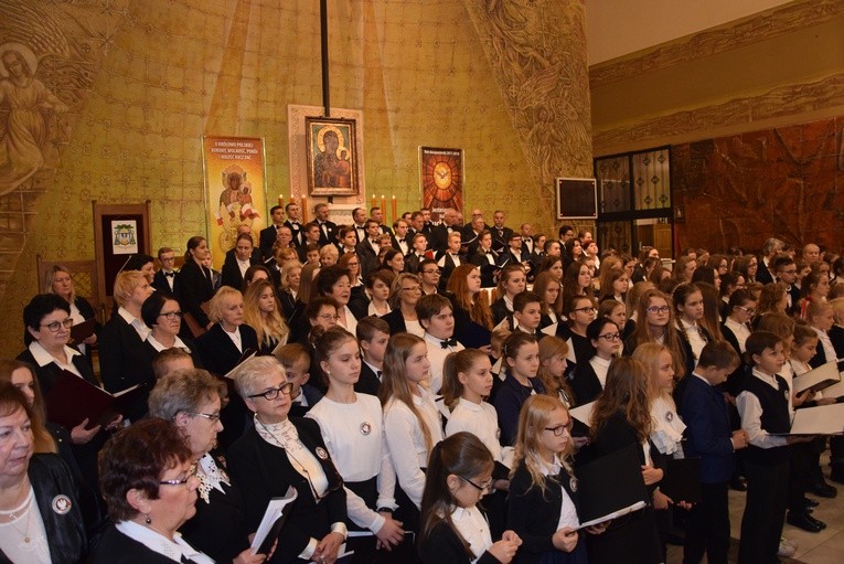 Eucharystia i koncert podczas obchodów święta niepodległości w Sochaczewie