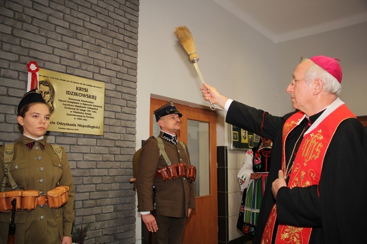 Odsłonięcie tablicy ku czci Krystyny Idzikowskiej