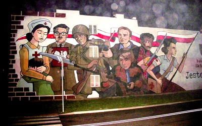 ▲	Przy ul. Batorego powstał mural prezentujący lokalnych bohaterów.