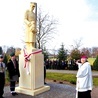 ▼	Monument poświęcił  bp Edward Frankowski.