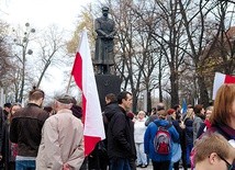 Uroczystości z wojskowym ceremoniałem odbyły się na pl. Piłsudskiego.