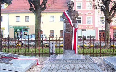 ▲	Monument stanął na chocianowskim rynku.