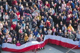 Na rybnickim rynku w południe świętowało prawie 1,5 tys. ludzi.