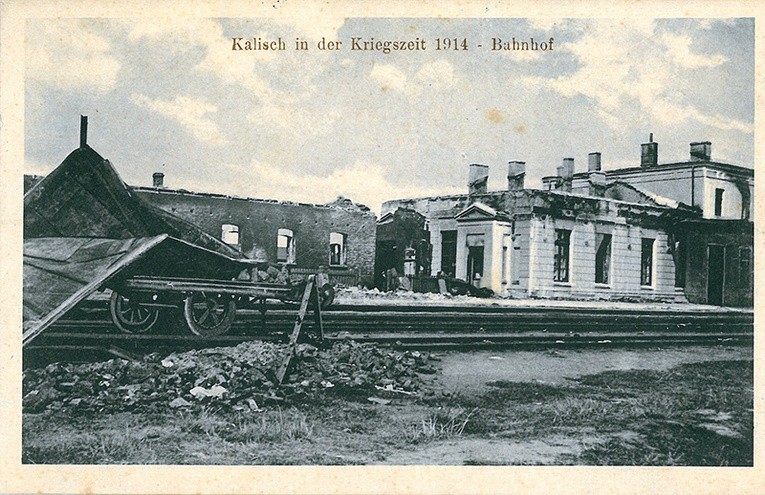 Niemiecka pocztówka przedstawiająca zniszczony dworzec w Kaliszu.