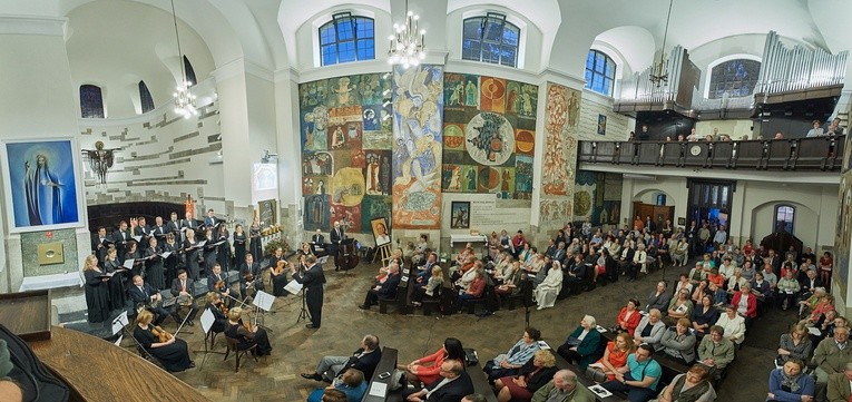 Camerata Lubelska koncertuje w różnych kościołach Lubelszczyzny
