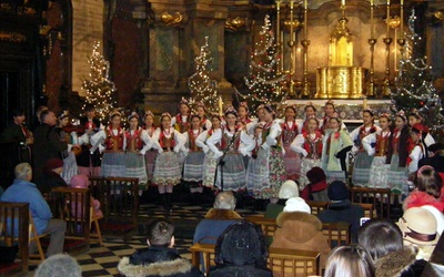 Polski chór dziecięcy w kościele katolickim we Lwowie