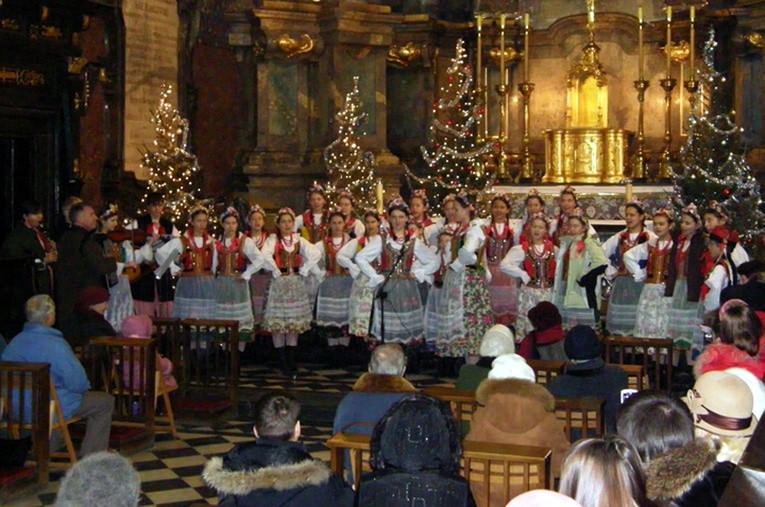 Polski chór dziecięcy w kościele katolickim we Lwowie