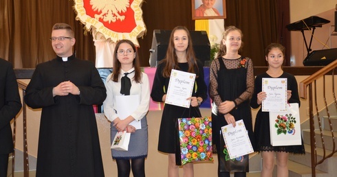 Laureaci Konkursu Recytatorskiego Poezji Chrześcijańskiej
