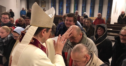 Bp Olszowski do ubogich: Poczujcie się skarbami Kościoła