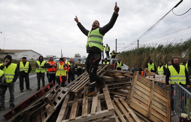 Francja: Kościół podchodzi z uwagą do protestów