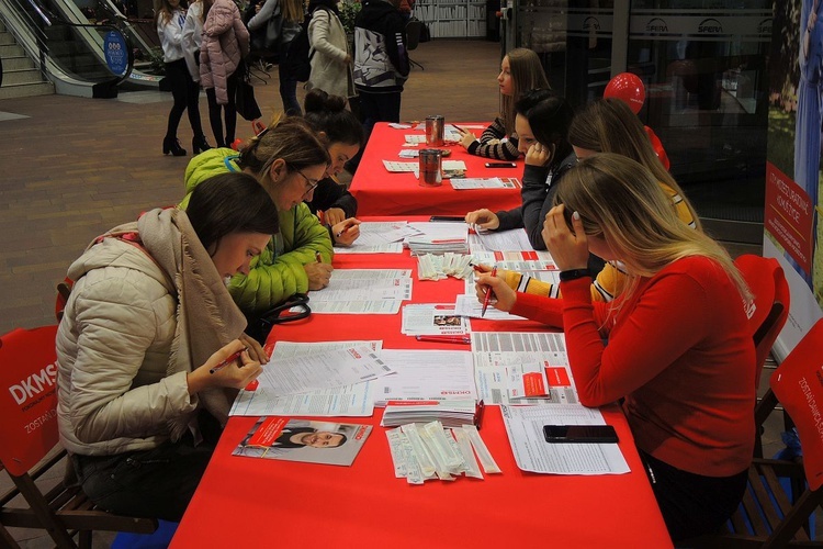 Wolontariusze fundacji DKMS dla Michała Przydacza