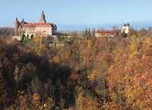 Zamek Książ jest przepiękny o każdej porze roku.  Jest też jednym z największych w Polsce, a na pewno najbardziej tajemniczym 